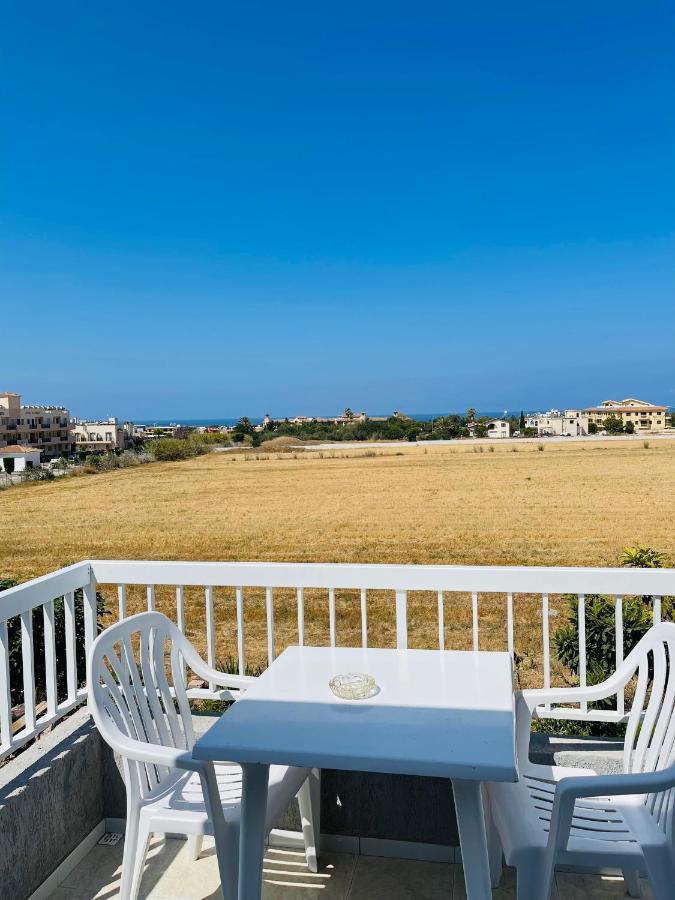 Apartamento Peaceful Townhouse With Private Pool Near The Sea Paphos Exterior foto