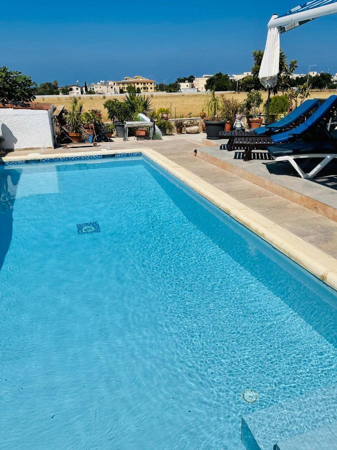 Apartamento Peaceful Townhouse With Private Pool Near The Sea Paphos Exterior foto