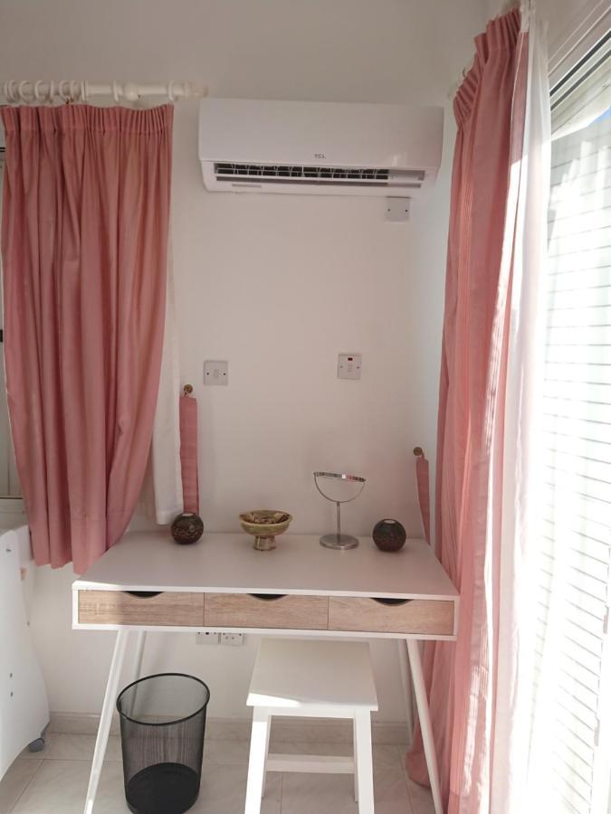 Apartamento Peaceful Townhouse With Private Pool Near The Sea Paphos Exterior foto