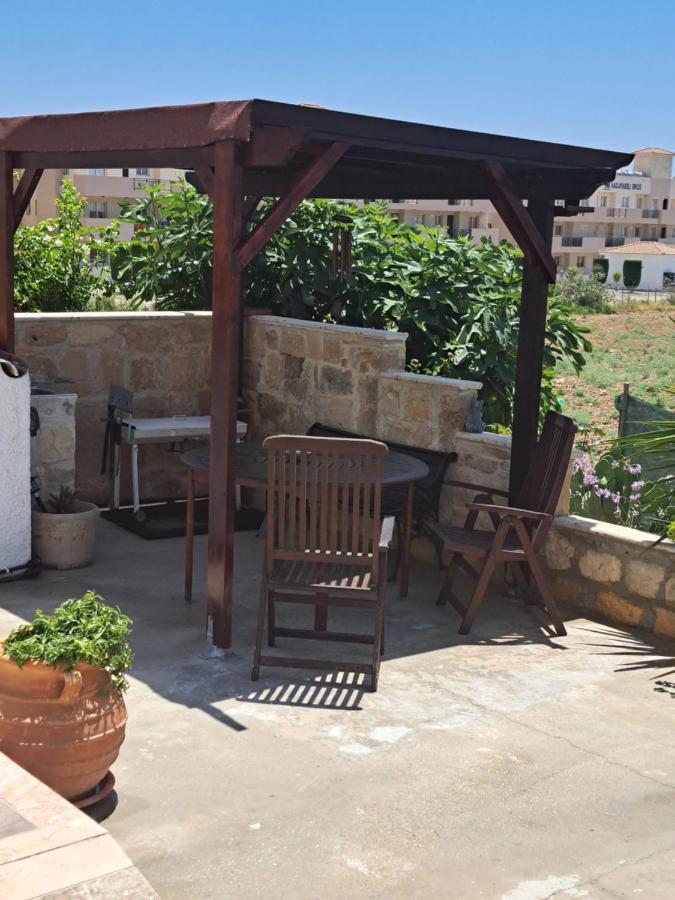Apartamento Peaceful Townhouse With Private Pool Near The Sea Paphos Exterior foto